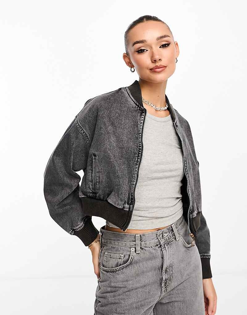 

Stradivarius – Бомбер из стираного денима черного цвета