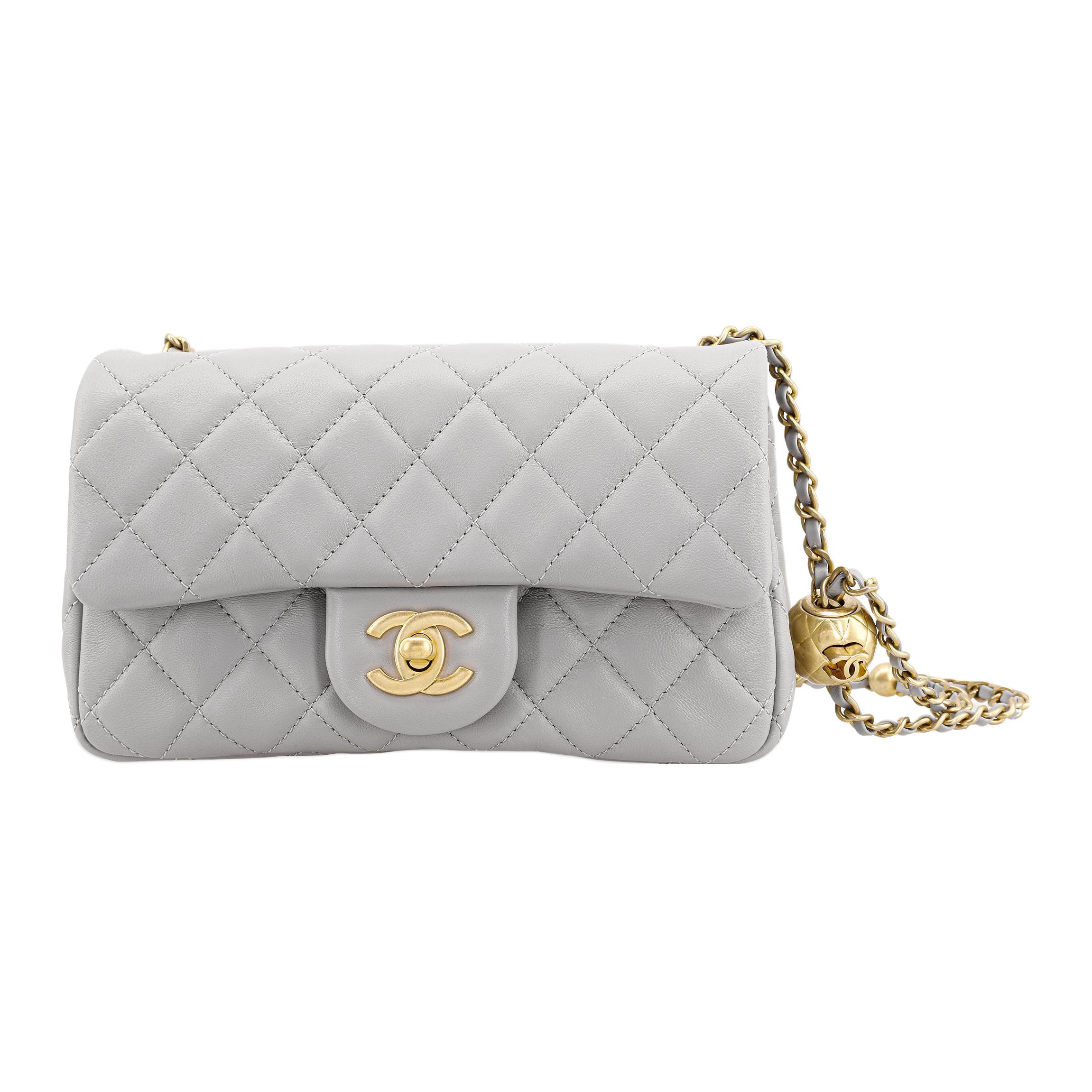 

CHANEL Классический клатч на цепочке