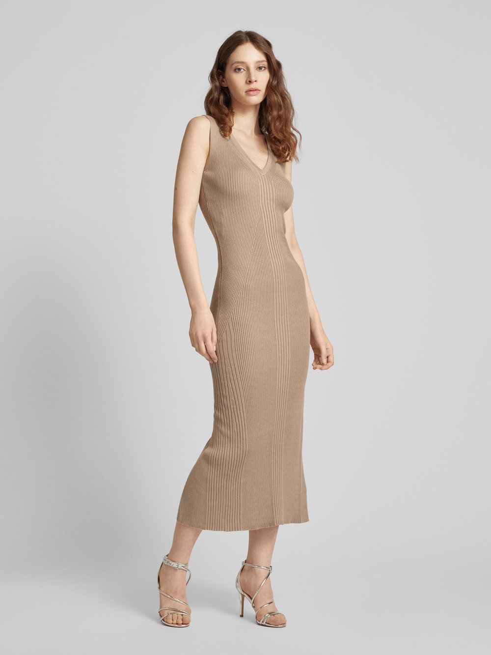 

Платье макси с фактурным узором модель «МАРИ» Guess, серо-коричневый