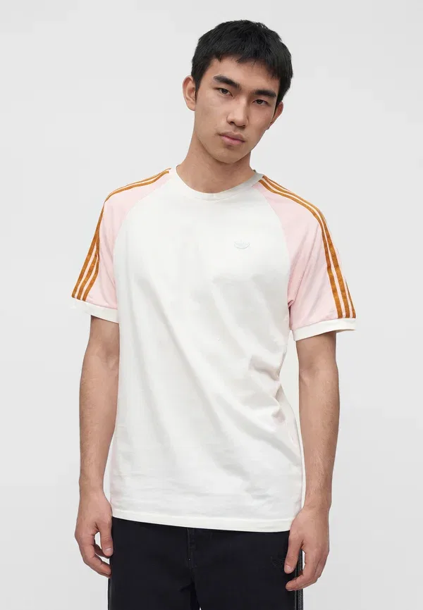 Футболка Adidas Originals Cali Tee Basic, песочный розовый — фото 4