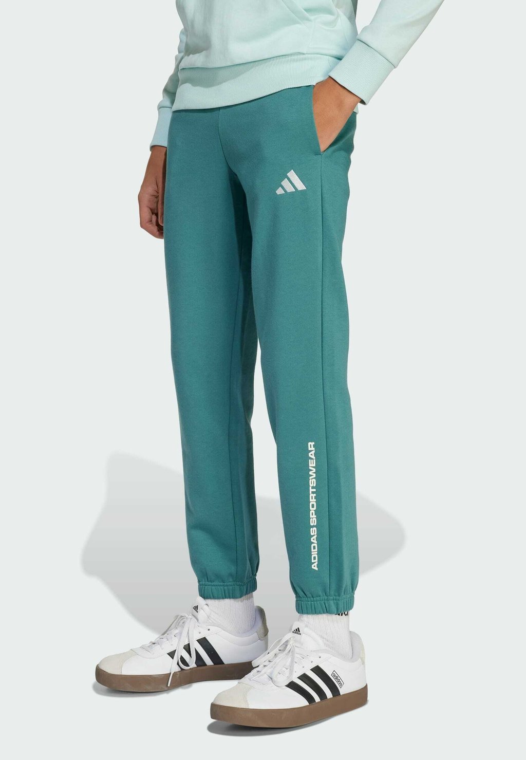 

Спортивные штаны SLOGAN Adidas Sportswear, цвет Preloved Teal