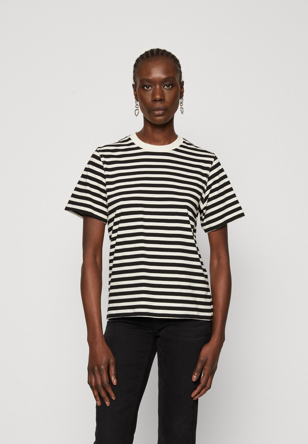 

Футболка с принтом ONLLIVINA STRIPE TEE ONLY Tall, цвет cloud dancer/black