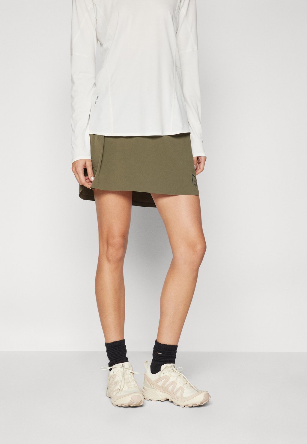 

Спортивная юбка SENJA FLEX SKIRT Norrøna, оливковый