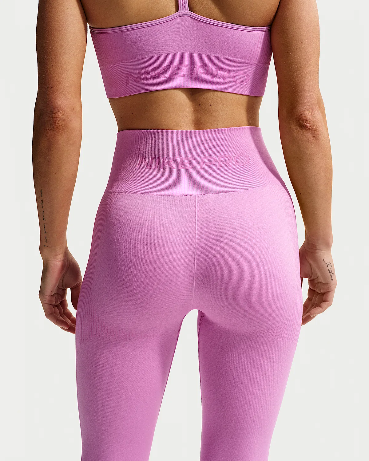 Женские леггинсы Nike Pro Seamless с высокой посадкой 7/8, Light Magenta — фото 3