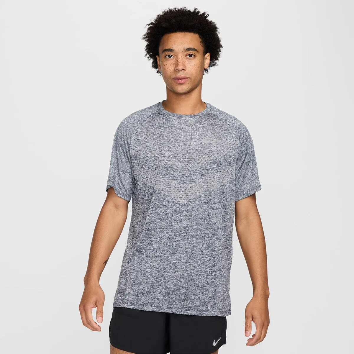 

Мужская футболка Nike Stride, серый