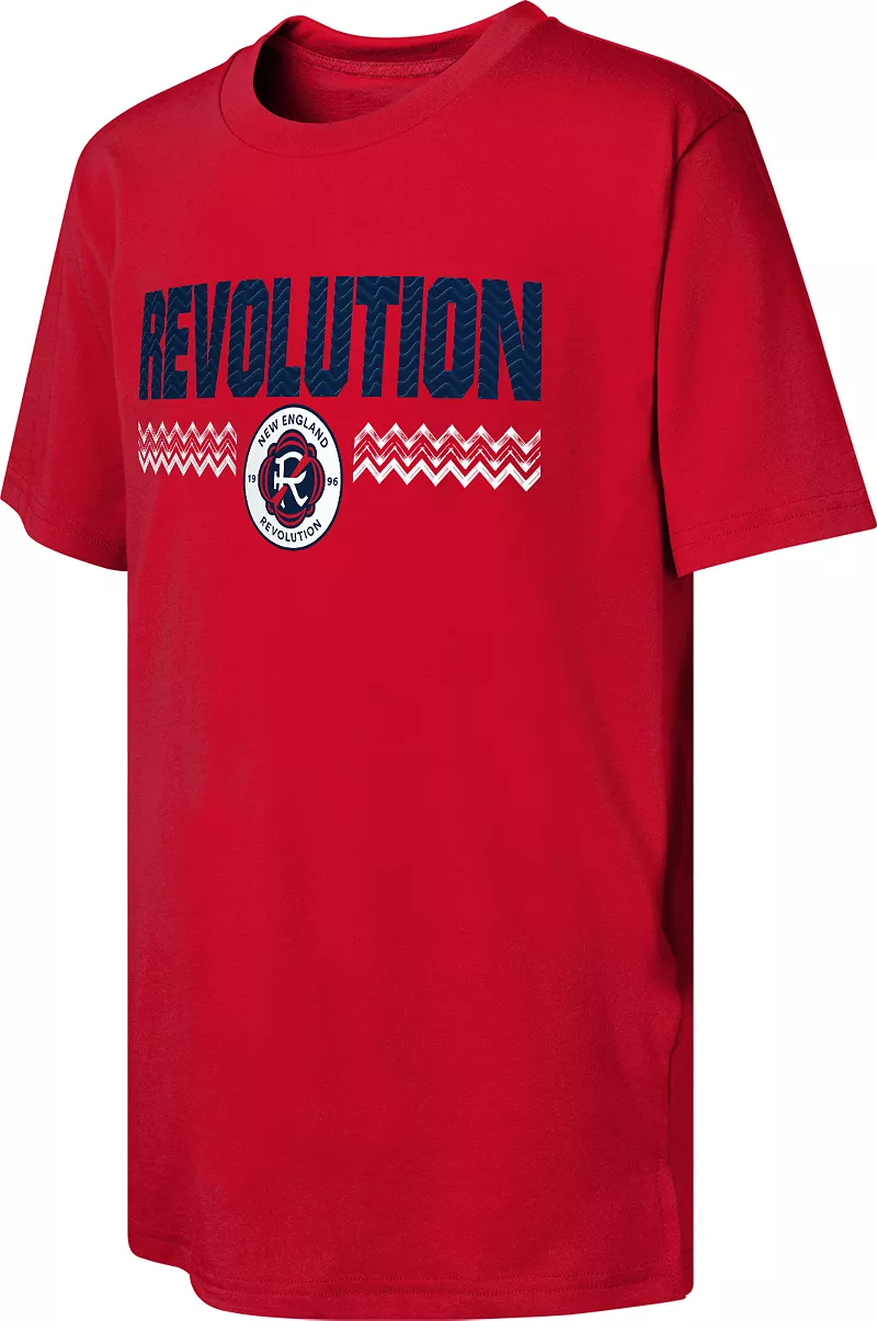 

Красная футболка с надписью MLS Youth New England Revolution Outerstuff
