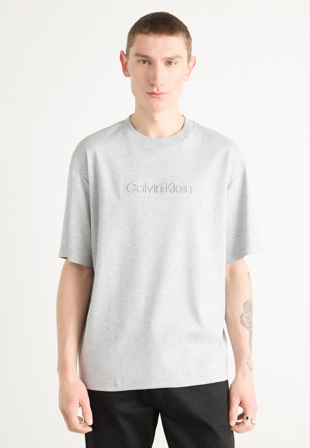 

Футболка с принтом FASHION LOGO TEE Calvin Klein, серый