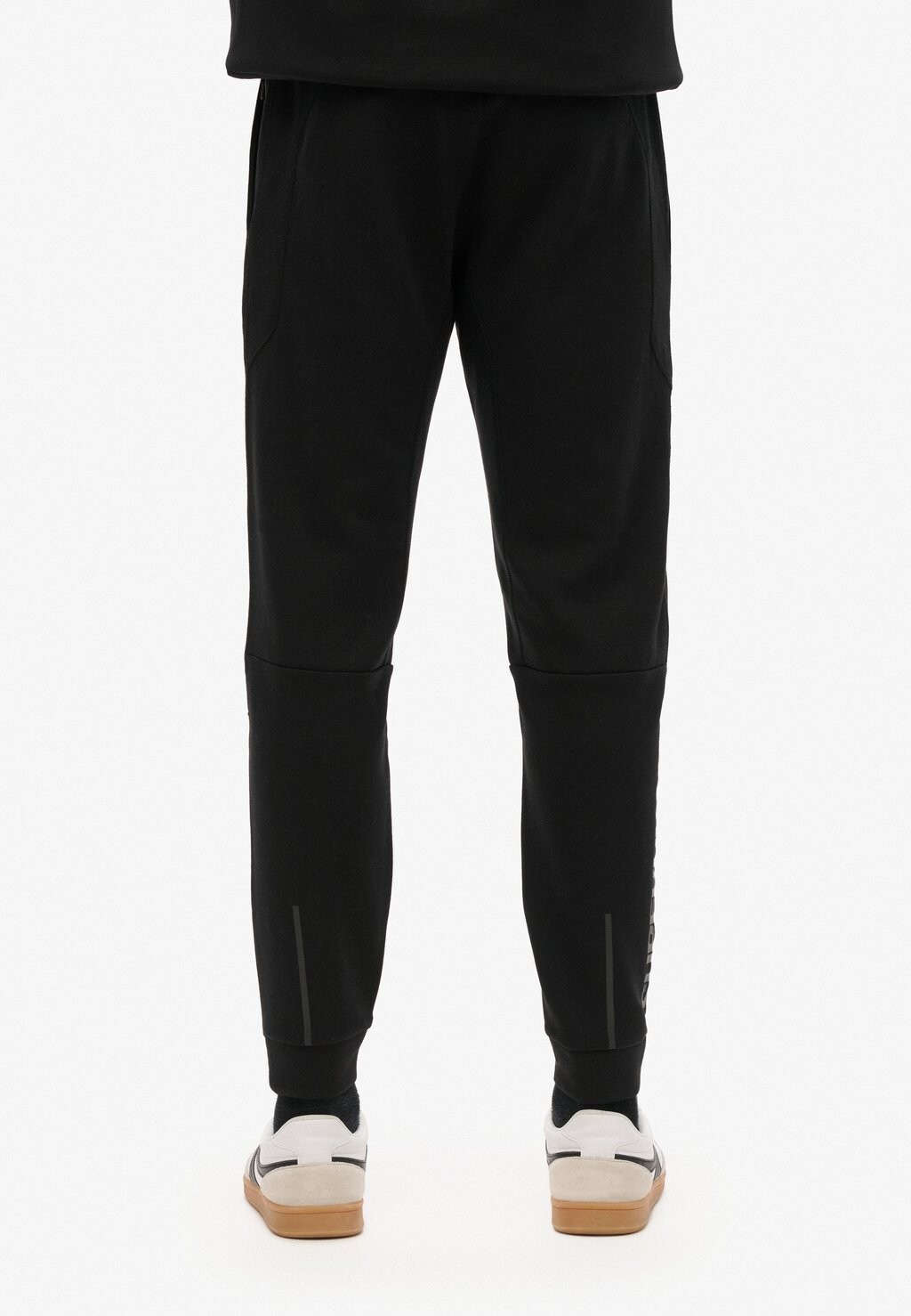 

Спортивные брюки TECH LOGO TAPERED Superdry, черный