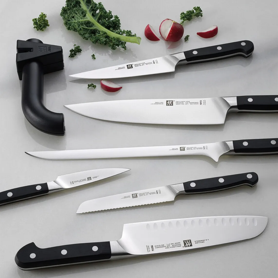 

Универсальный нож Pro Zwilling, черный