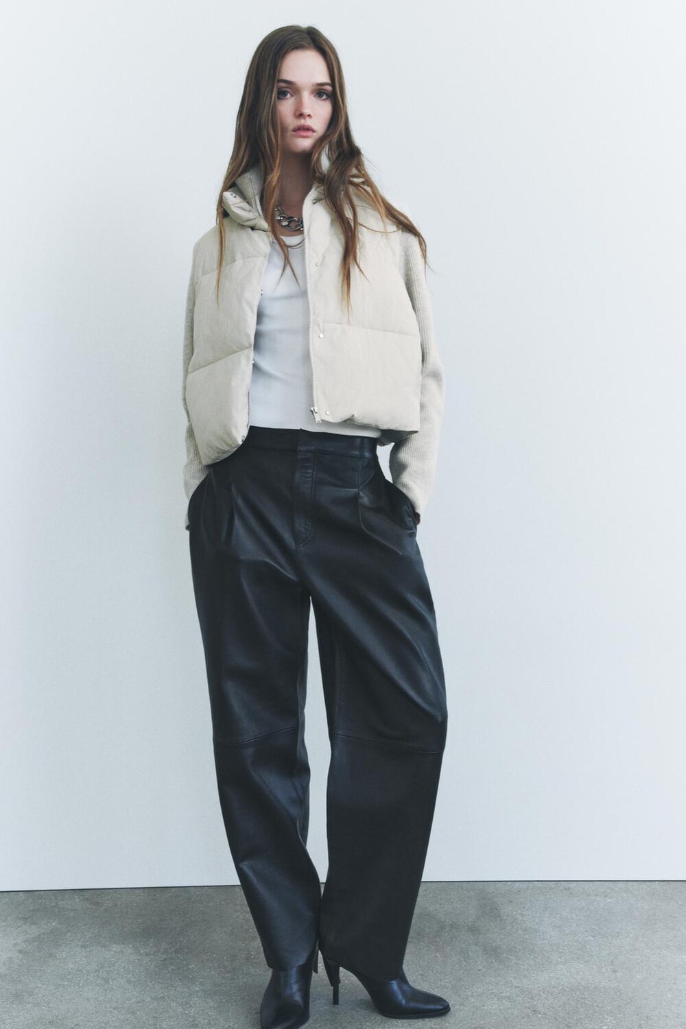 

Комбинированная стеганая куртка ZARA, экрю