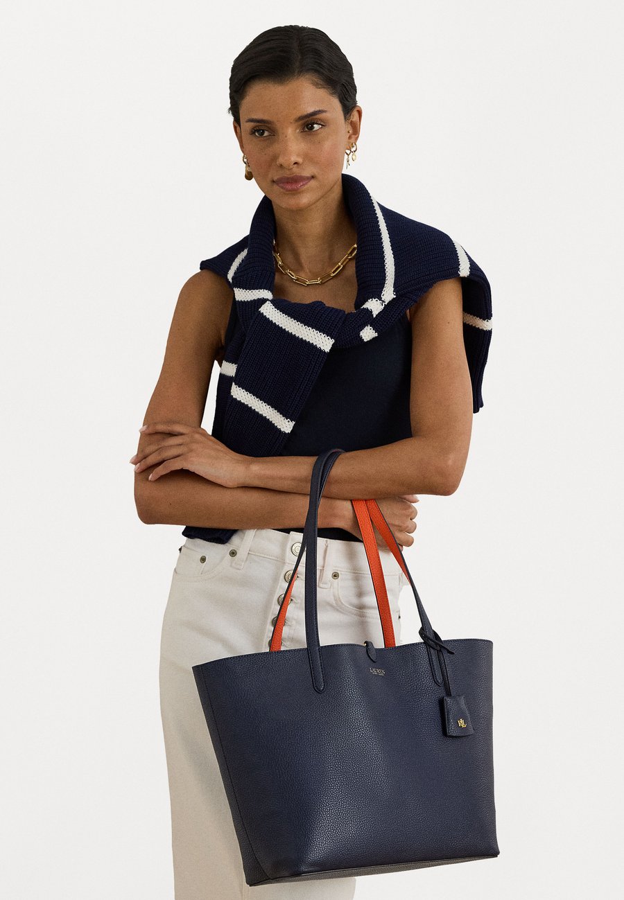 

Сумка-шоппер Lauren Ralph Lauren FAUX-LEATHER LARGE REVERSIBLE TOTE BAG, Refined Navy/Dusk Orange/Dark Blue