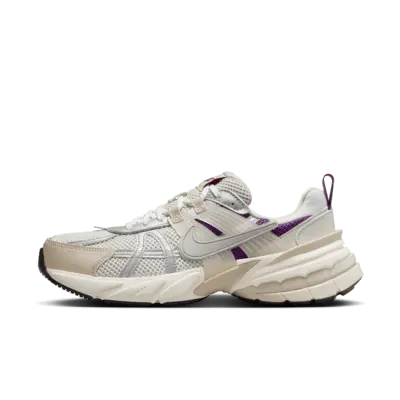 

Кроссовки Nike V2K Run Premium Shoes, цвет Light Bone/Sanddrift/Viotech/Metallic Silver