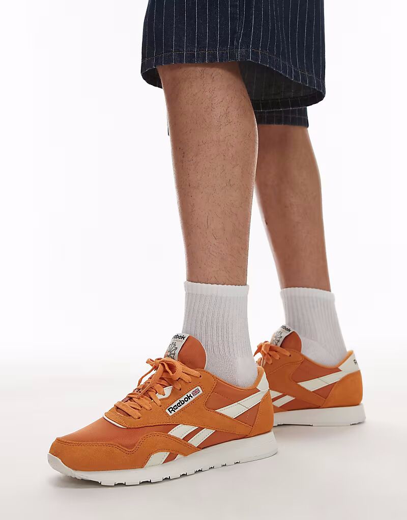 

Кроссовки Reebok Classic из нейлона оранжевого цвета