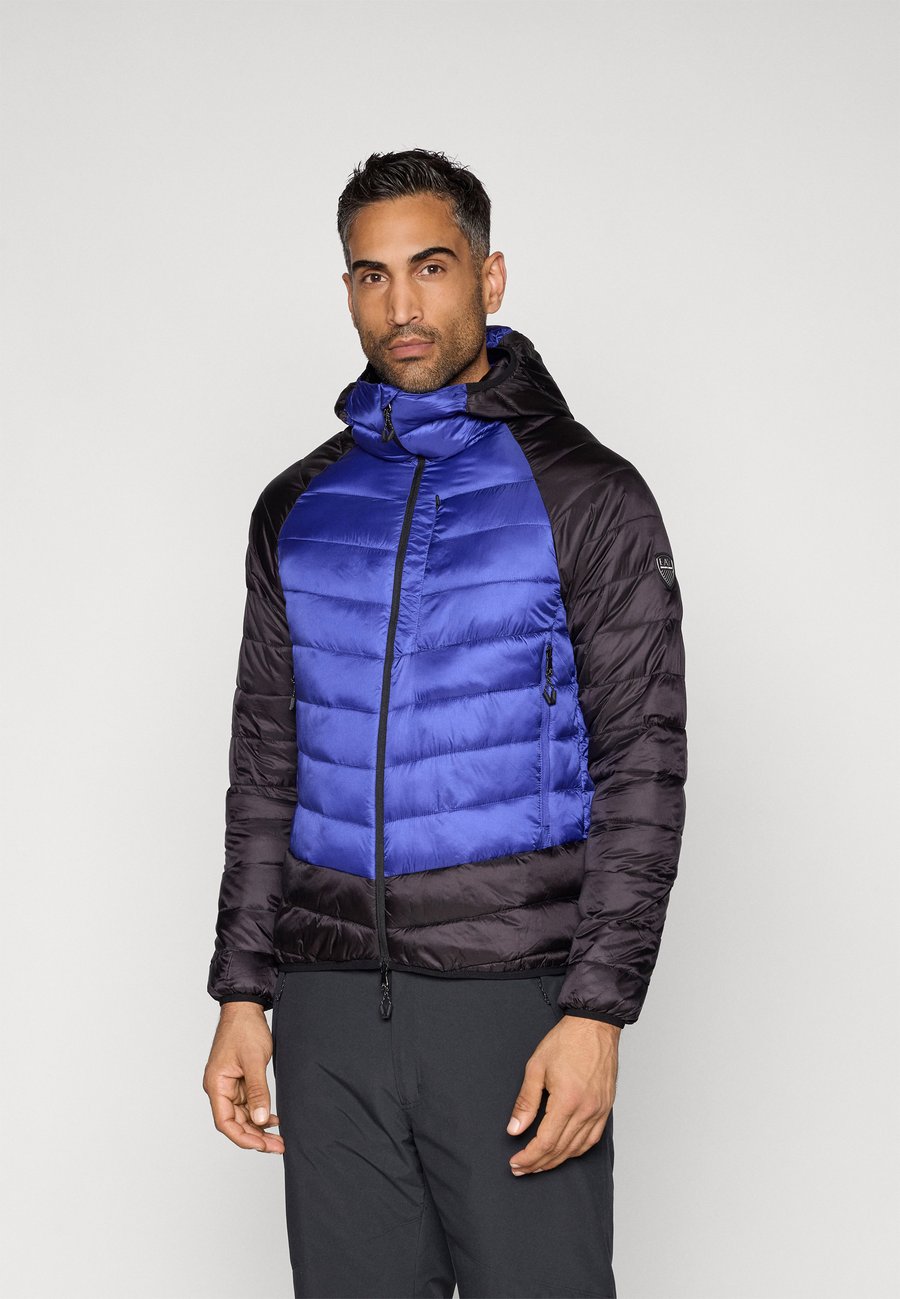 

Куртка EA7 Emporio Armani KITZBUHEL PADDED HOODIE, Clematis Blue/Blue