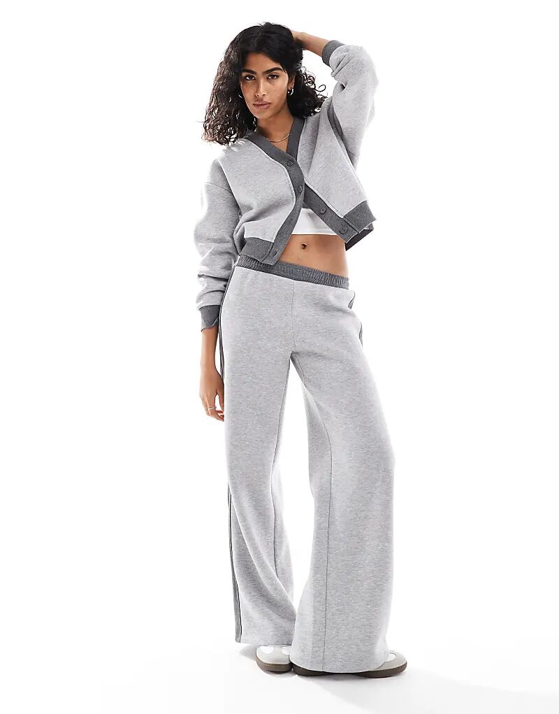 

Широкие брюки-джоггеры ASOS DESIGN светло-серого цвета с контрастной вставкой
