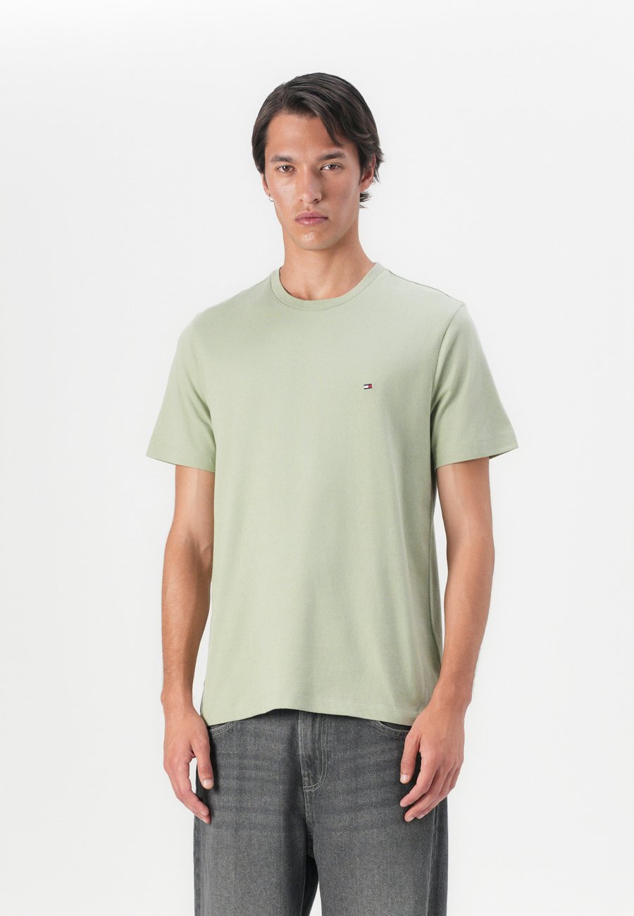 

Футболка Tommy Hilfiger SEASONAL REG FIT SOLID TEE, Earth Sage/Brown