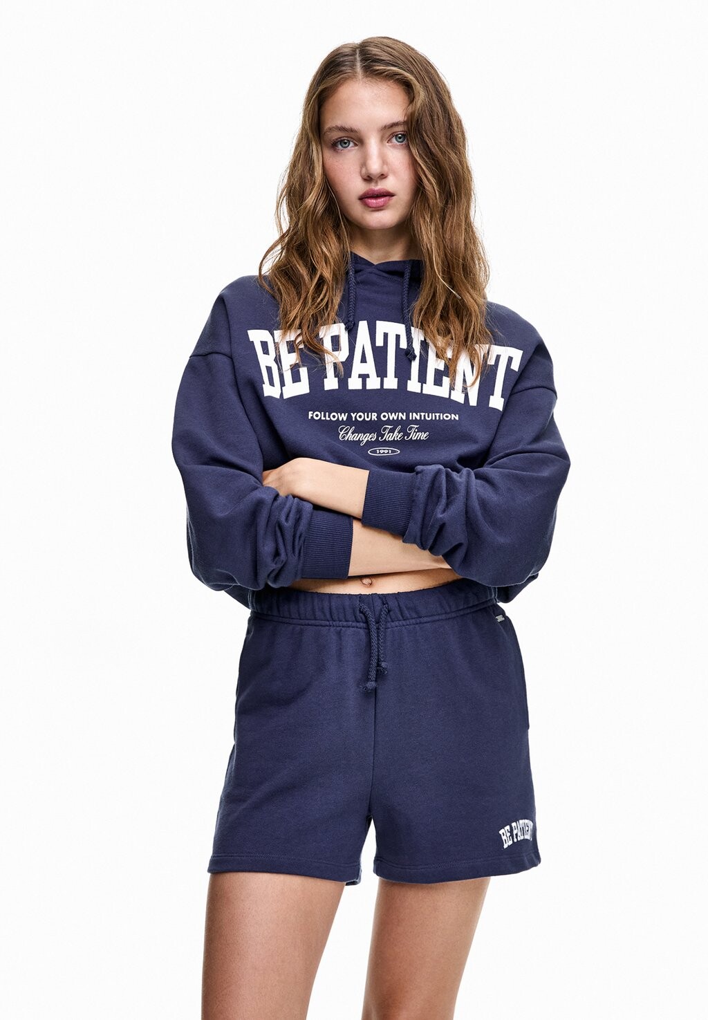 

Спортивные штаны BE PATIENT, JOGGER BERMUDA PULL&BEAR, темно-синий
