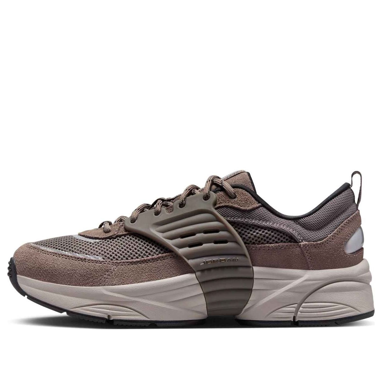 

Кроссовки Air Jordan Trunner O/S 'Cave Stone'