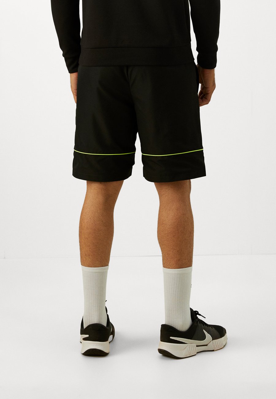 Спортивные шорты Lacoste Sport Sports shorts, Black/Fluo Yellow/Black — фото 4