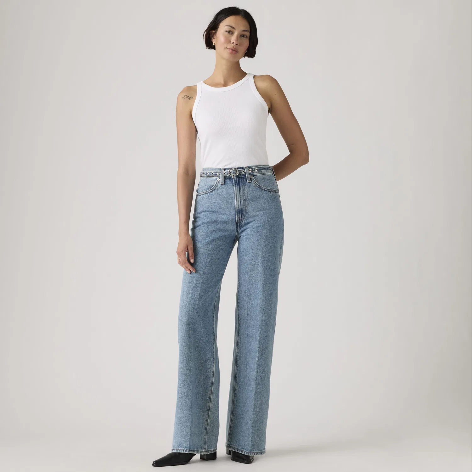 Женские джинсы с широкими штанинами и поясом, подчеркивающие фигуру Levi's, Medium Wash