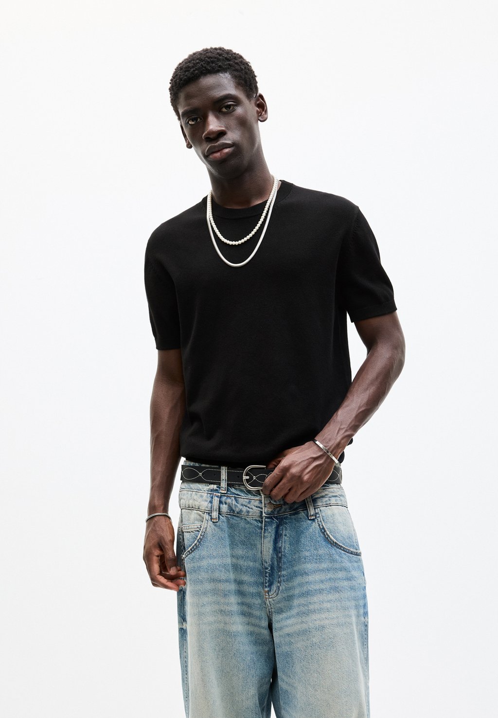 

Футболка с принтом SHORT SLEEVE PULL&BEAR, черный
