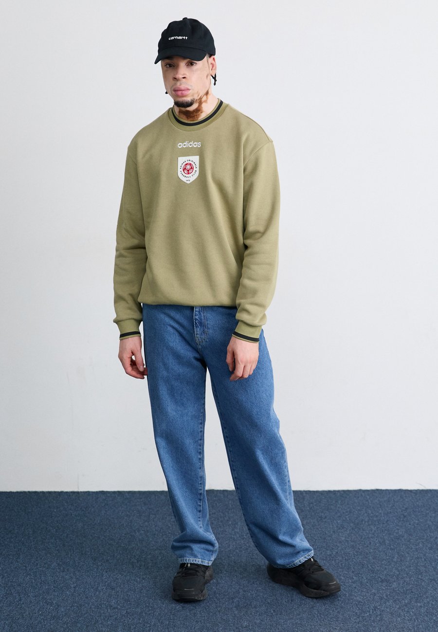 Толстовка Adidas Originals CREWNECK , Orbit Green/Dark Grey — фото 2
