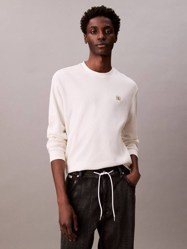 

Футболка с круглым вырезом и декоративной нашивкой Calvin Klein, Tofu