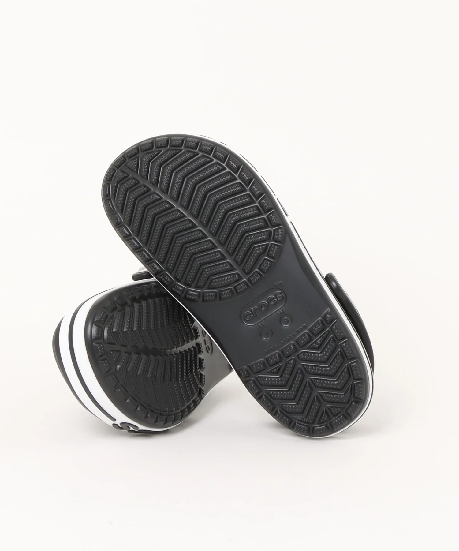 Мужские сандалии Crocs Bayaband Clog чёрно-белые — фото 3