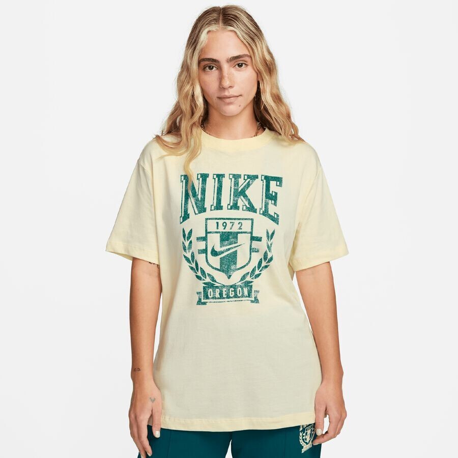 

Спортивная одежда Футболка бойфренда Университетская NIKE, цвет Coconut Milk