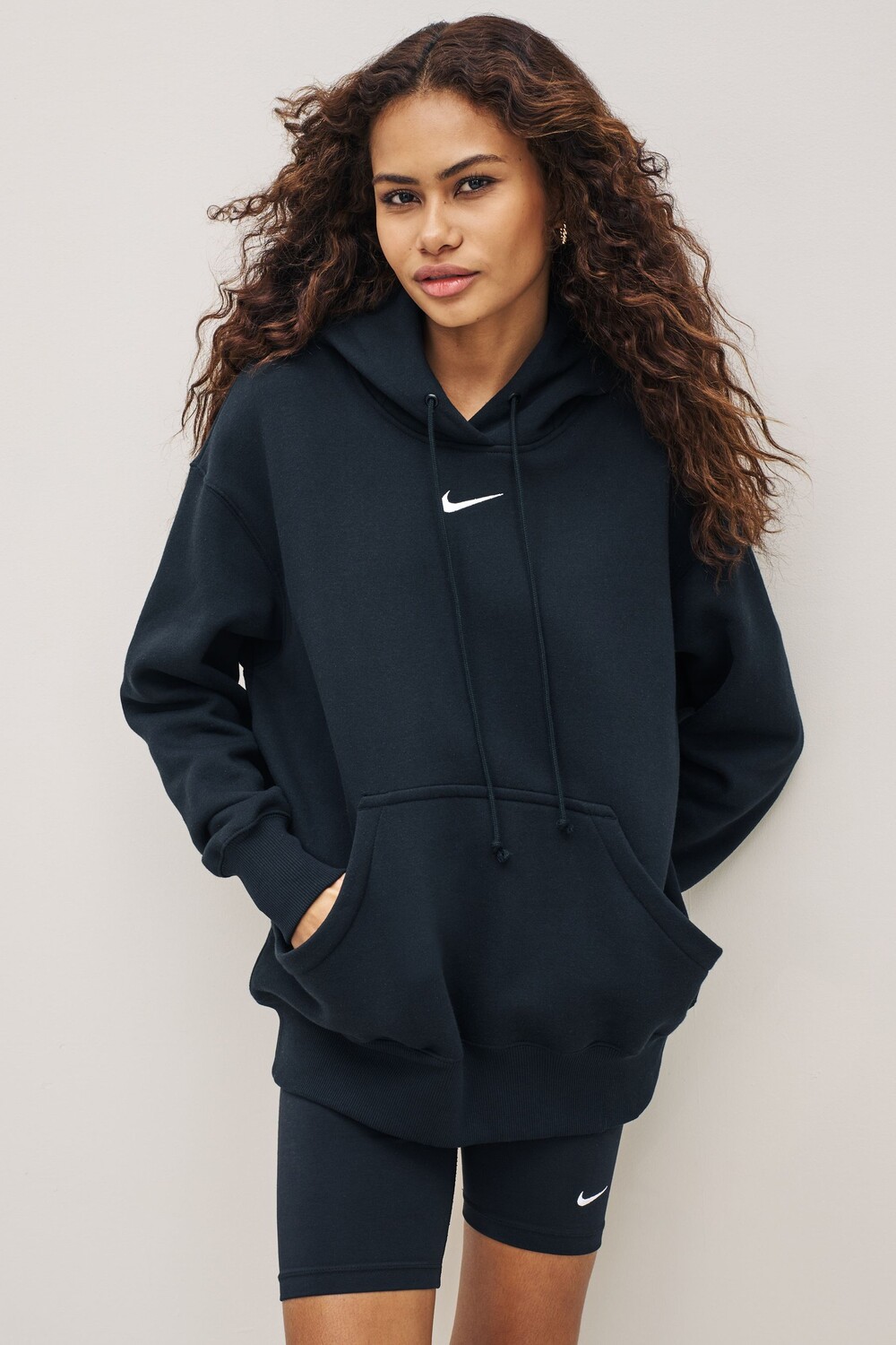 

Толстовка оверсайз с небольшим логотипом Swoosh Nike, черный