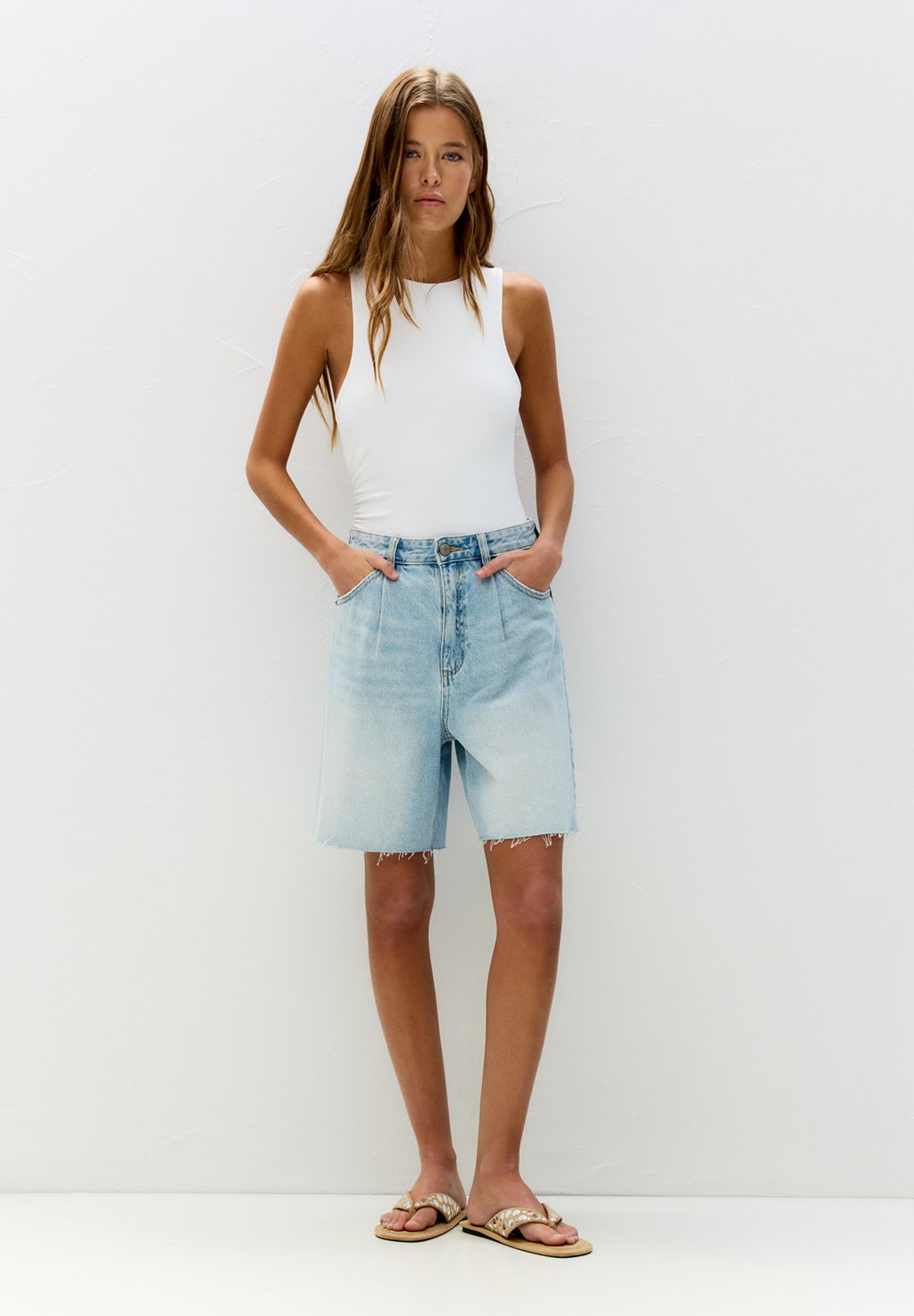 

Боди WITH ASYMMETRIC BACK PULL&BEAR, белый