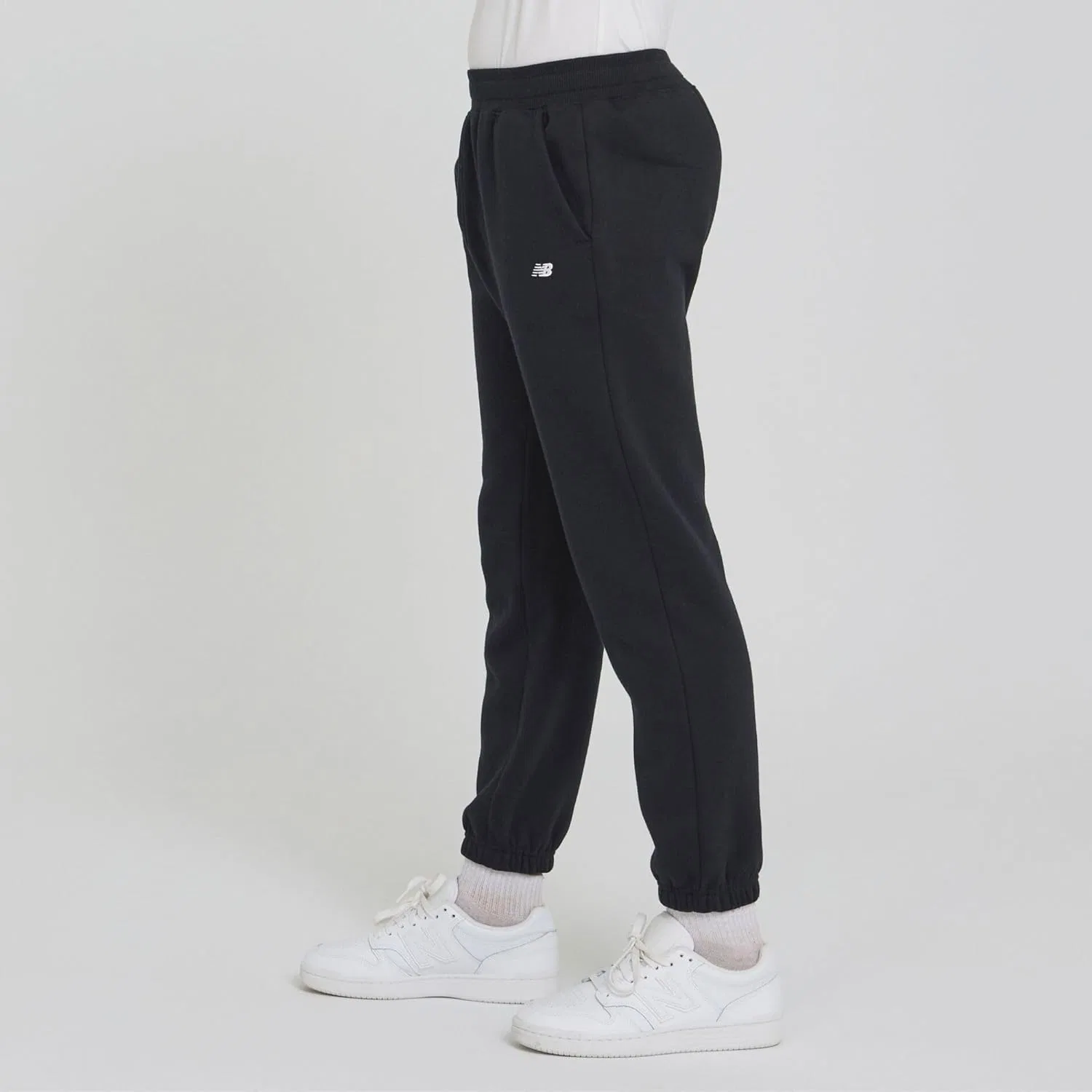 Детские спортивные брюки New Balance свободного кроя - мягкие, из хлопкового флиса, с карманами (размеры 4-20), черный — фото 4