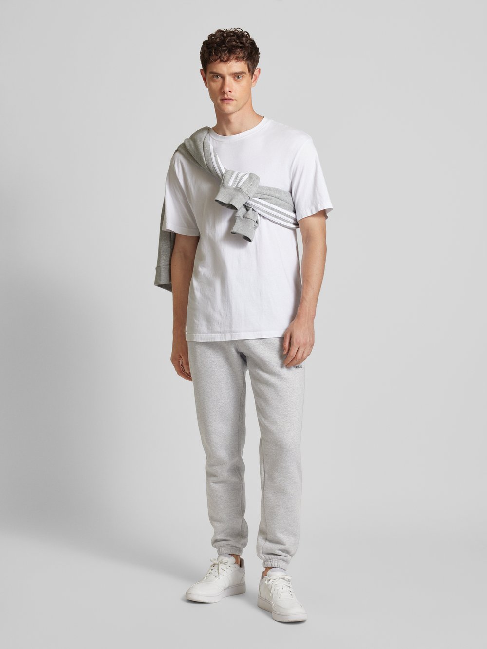 

Зауженные спортивные брюки с этикетками adidas Originals