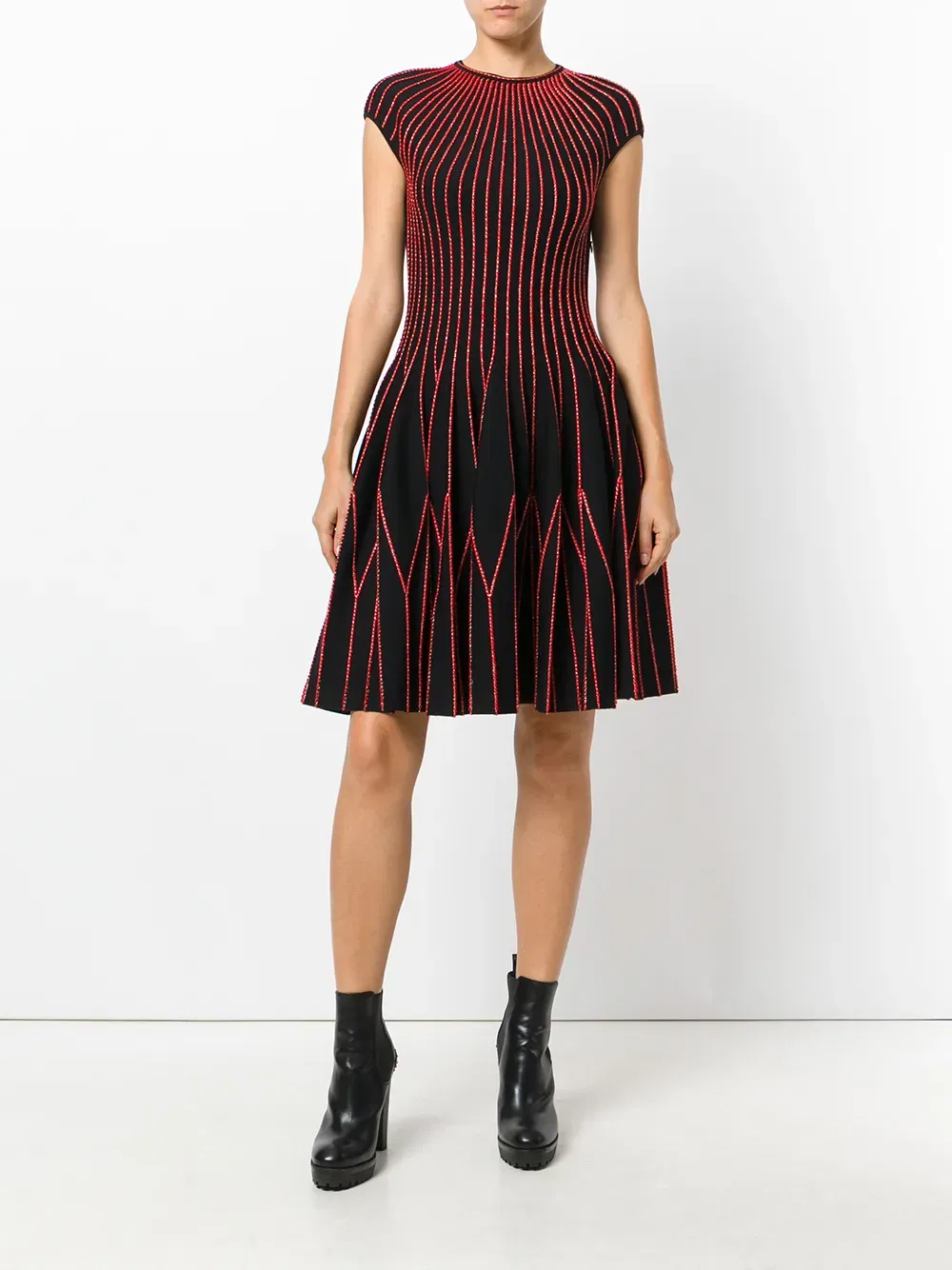 Вязаное платье с короткими рукавами Alexander Mcqueen, черный — фото 2