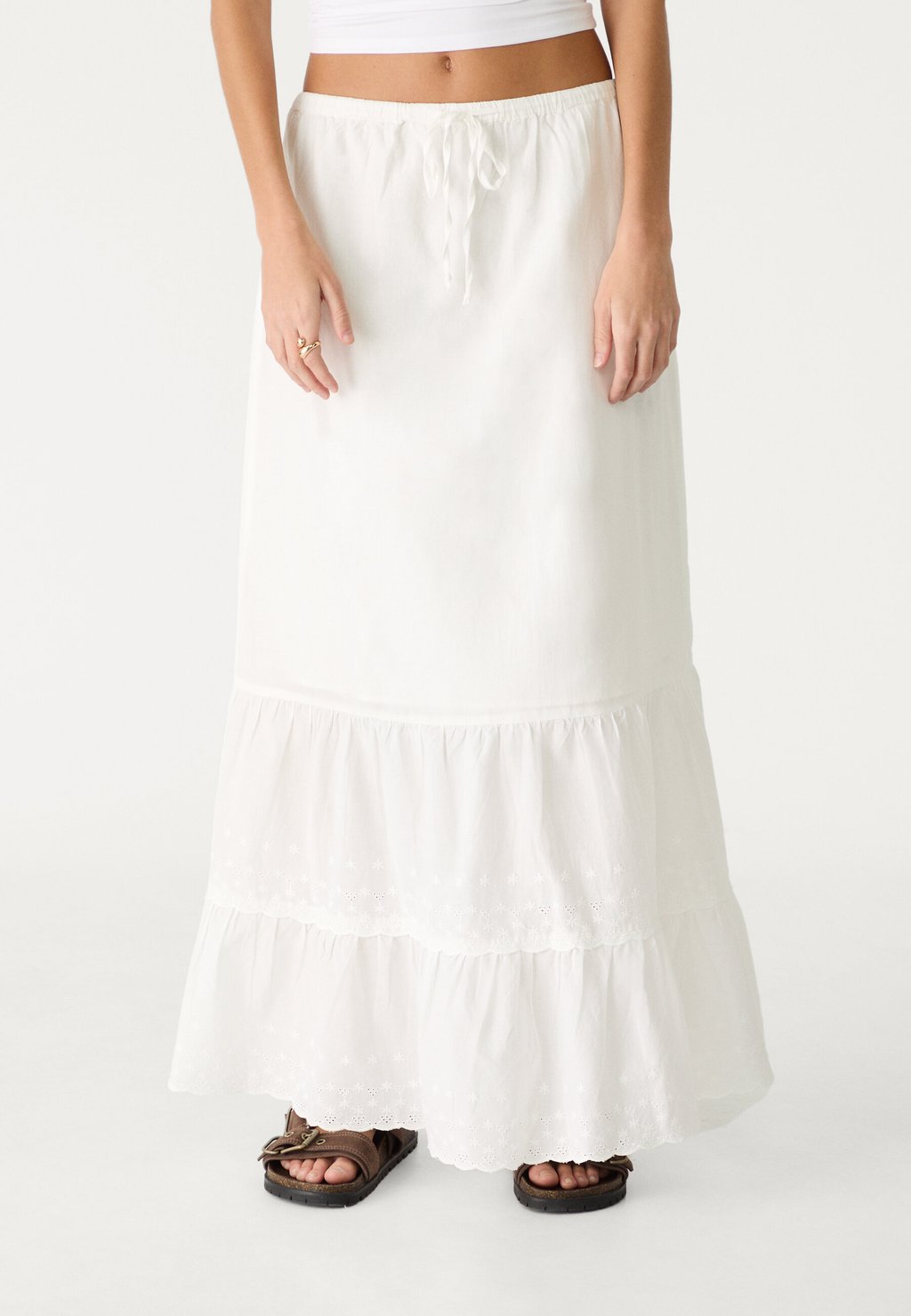 

Юбка макси FLOWING EMBROIDERED MIDI Stradivarius, белый