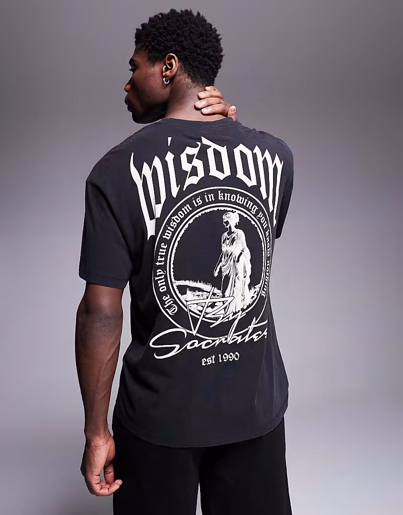 

Футболка ADPT оверсайз с готическим принтом на спине черного цвета