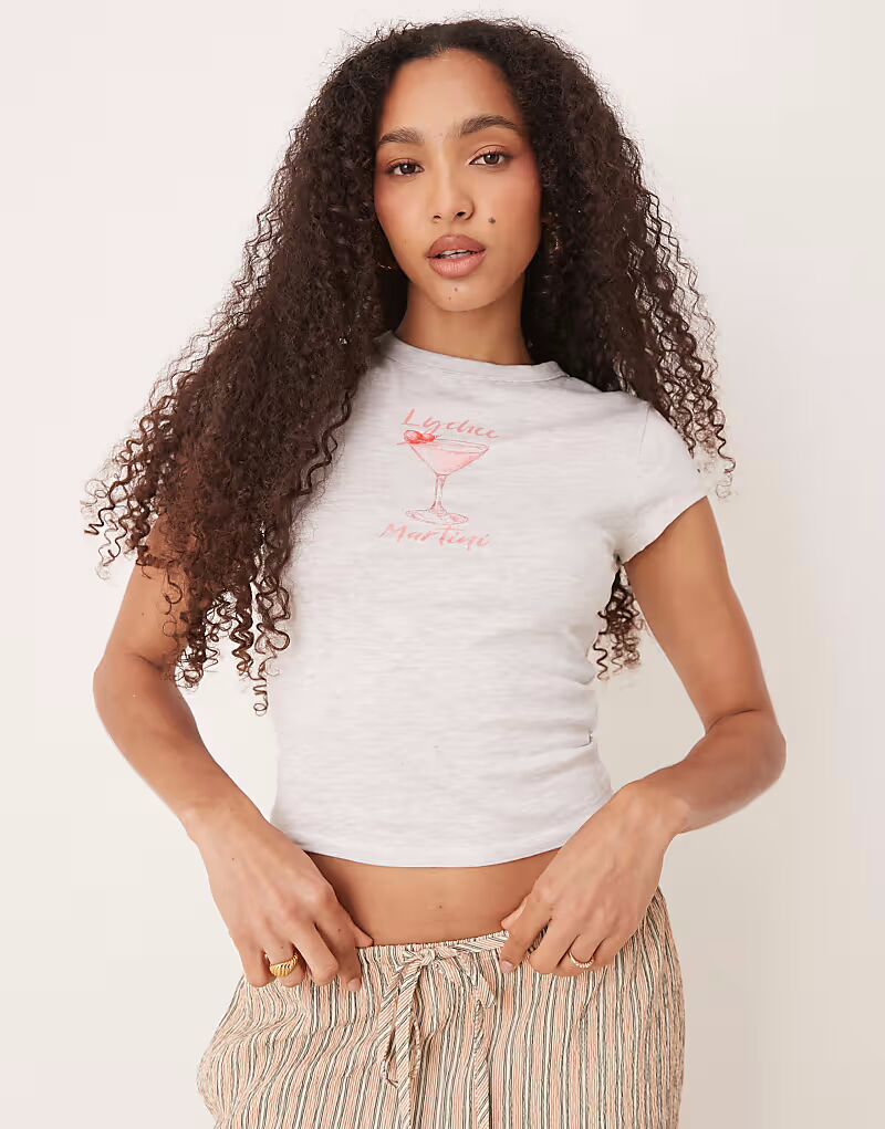 

Детская футболка ASOS DESIGN с принтом коктейля личи и мартини из ледяного мела