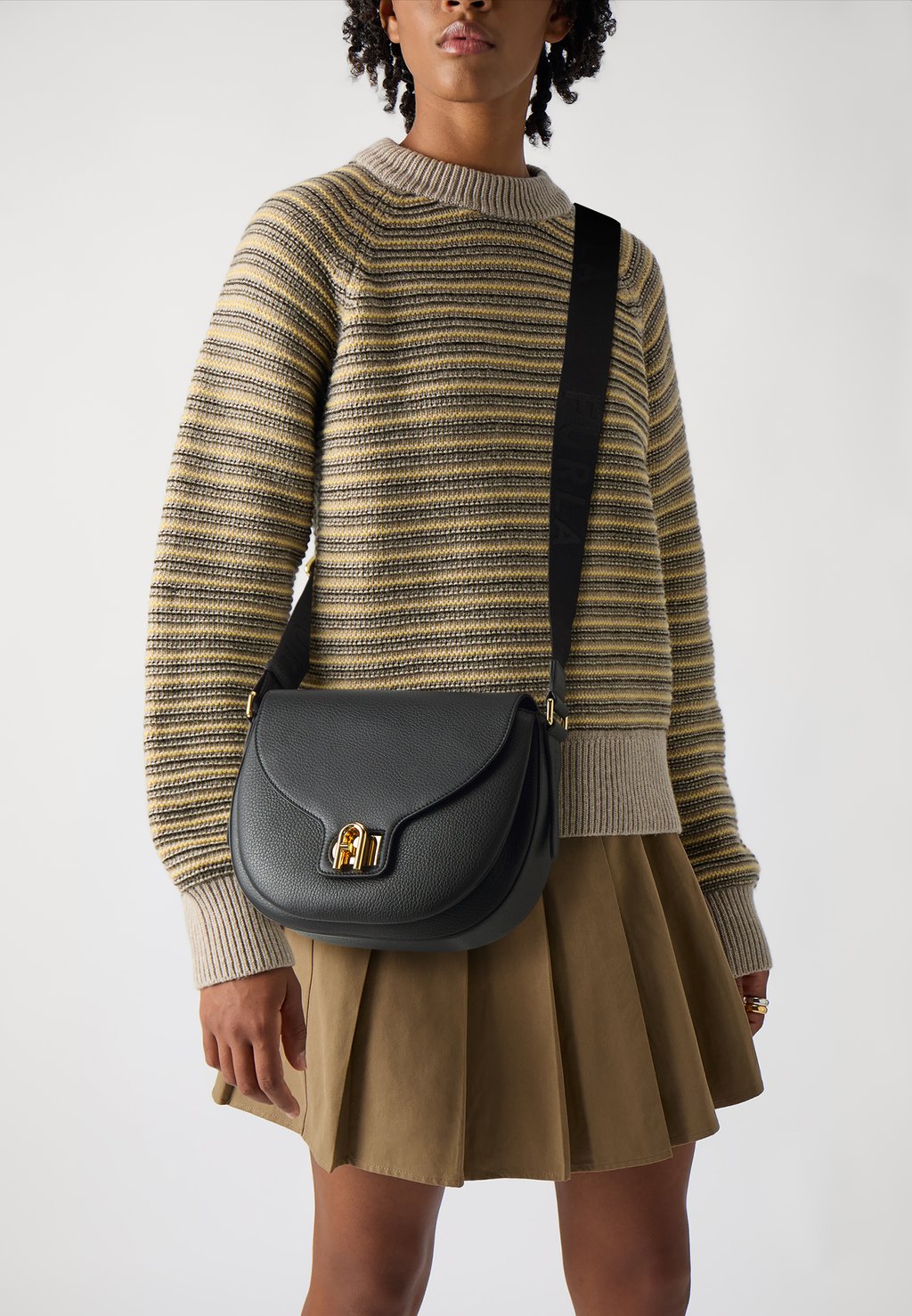 

Сумка через плечо LOTUS S CROSSBODY Furla, черный