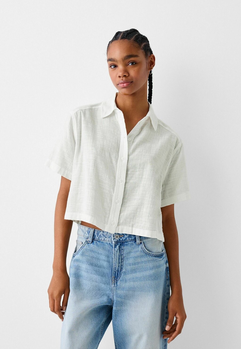 

Блузка-рубашка SHORT SLEEVE TEXTURED RUSTIC Bershka, цвет white