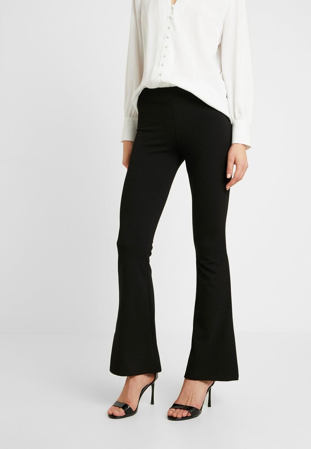 

Брюки Gina Tricot, черный