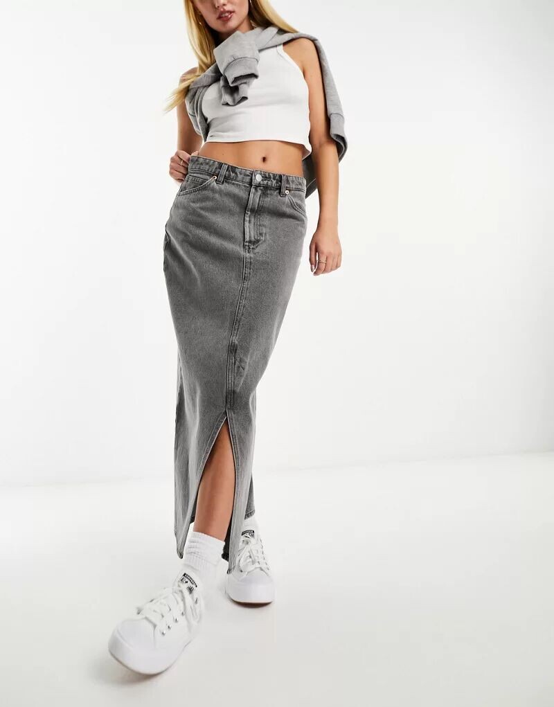 

Серая джинсовая юбка миди Monki