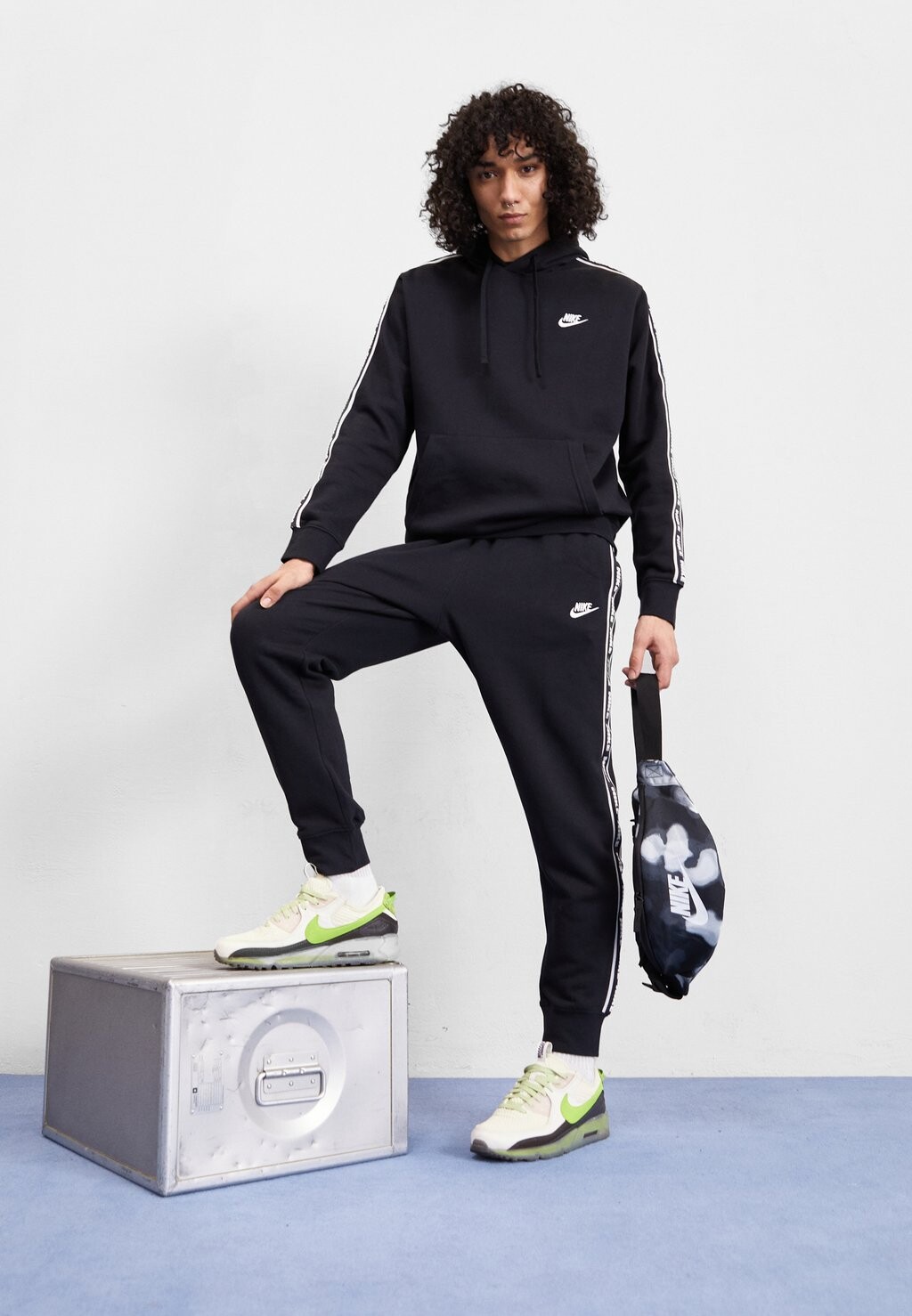 

Спортивный костюм КЛУБНЫЙ КОСТЮМ Nike, черный/белый