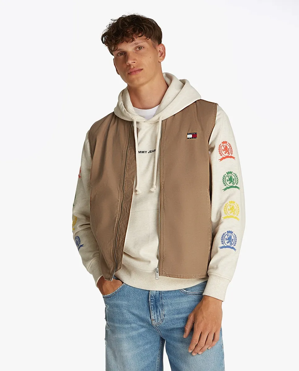 

Мужской жилет с застежкой-молнией и классическим кроем Tommy Jeans, цвет Camel
