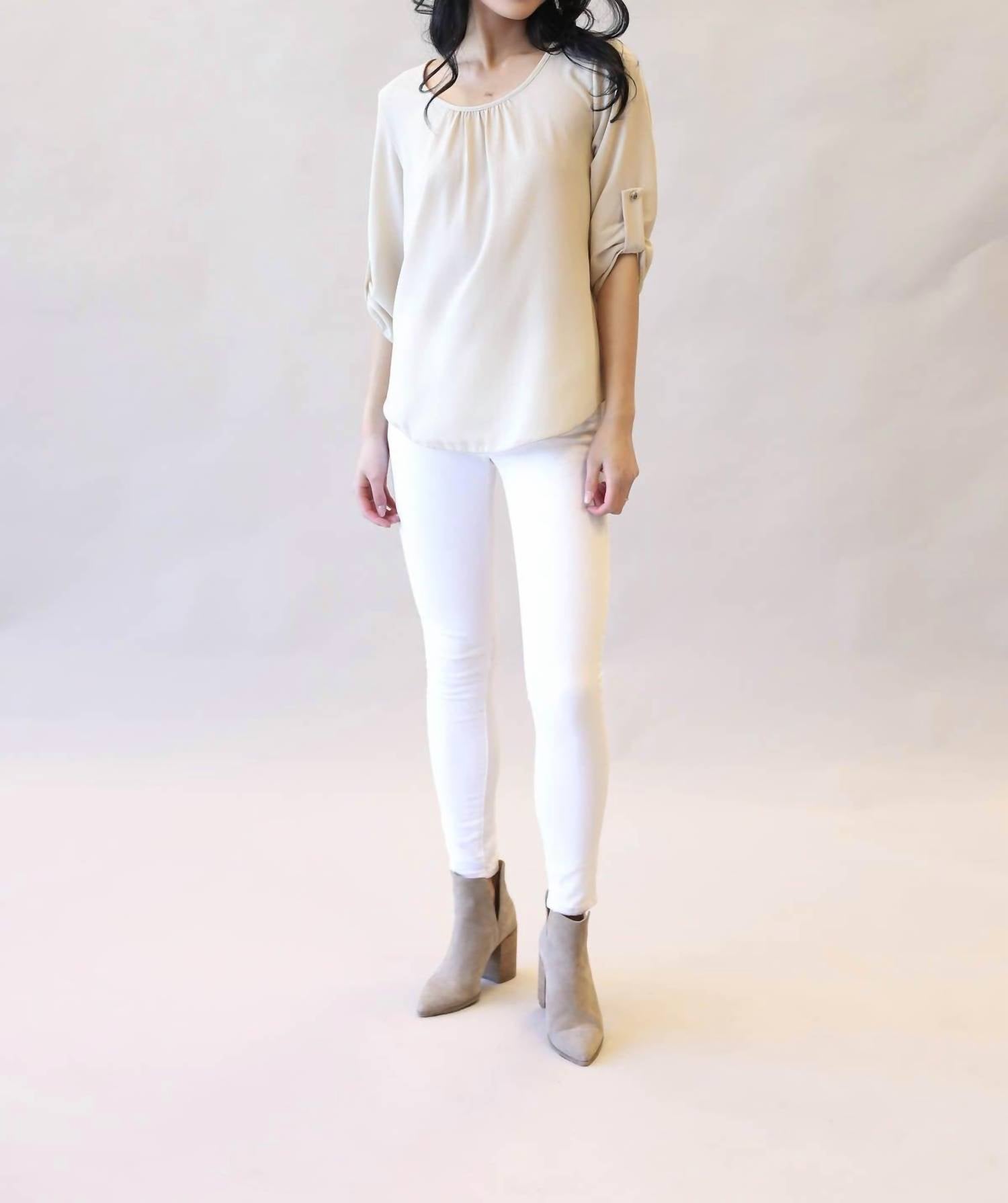 

Любимый топ Must Have бежевого цвета Moda Collection