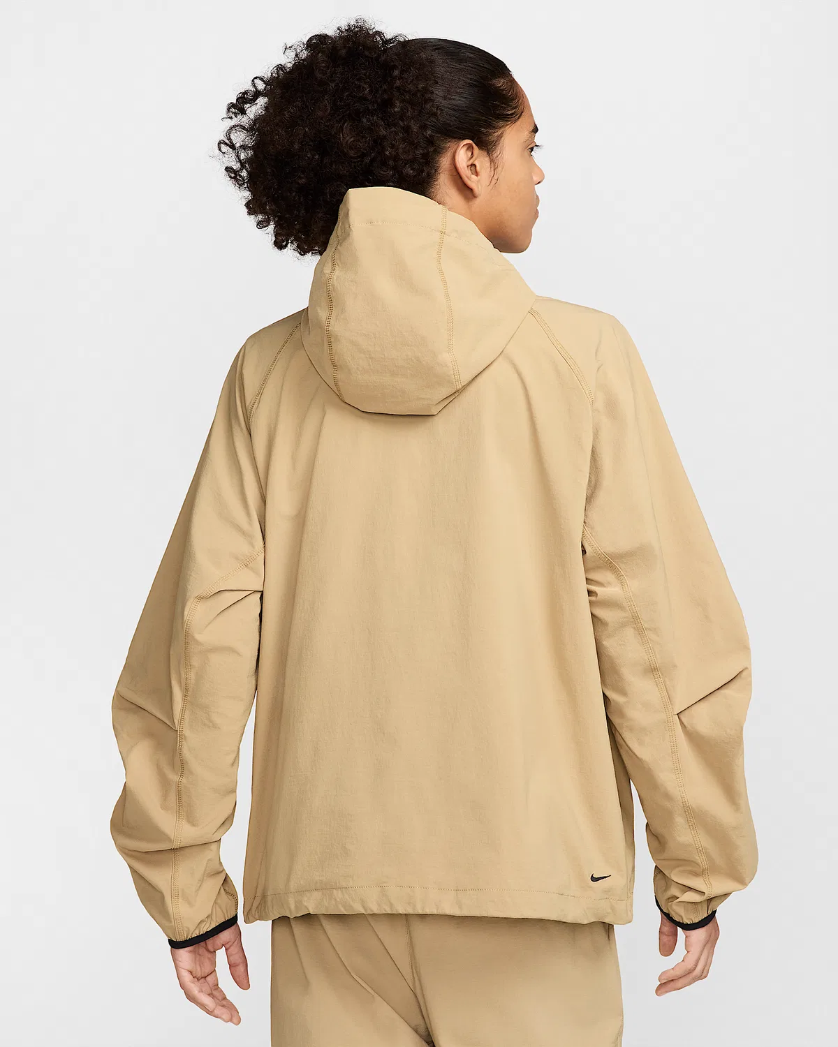 Мужская куртка Nike Tech Woven, Parachute Beige/Parachute Beige/Black — фото 2