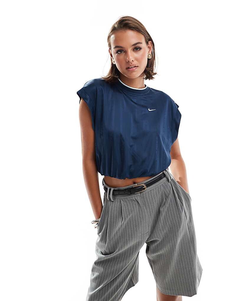 

Темно-синий укороченный топ из жаккардового джерси Nike NSW Collection