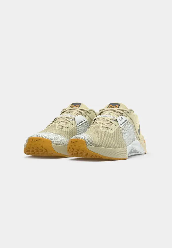 Кроссовки для тренировок metcon 10 Nike Performance, Light Khaki/Iron Grey/Gold-Coloured Leaf — фото 3