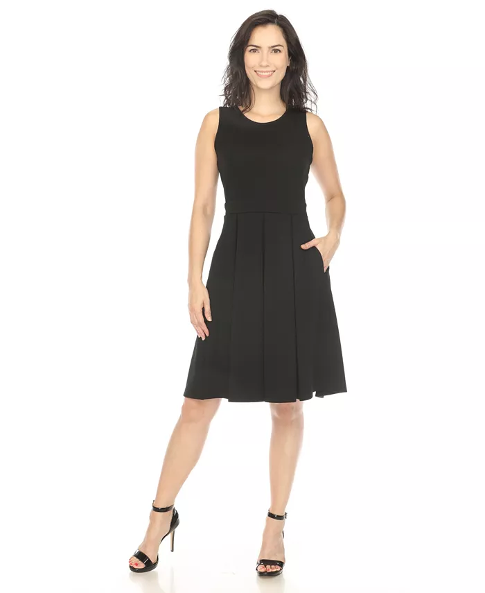 

Женское платье приталенного силуэта с расклешенной юбкой White Mark, черный