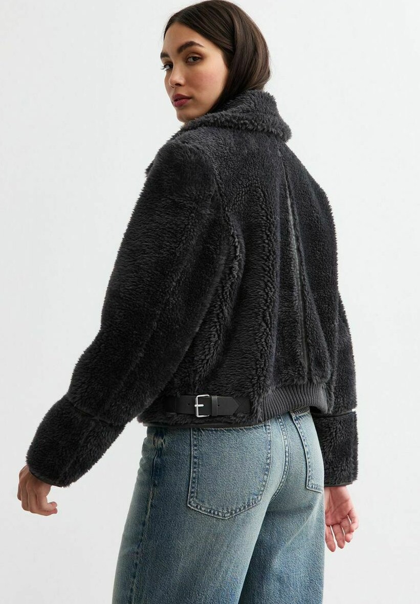 

Зимняя куртка FAUX SHEARLING New Look, серый