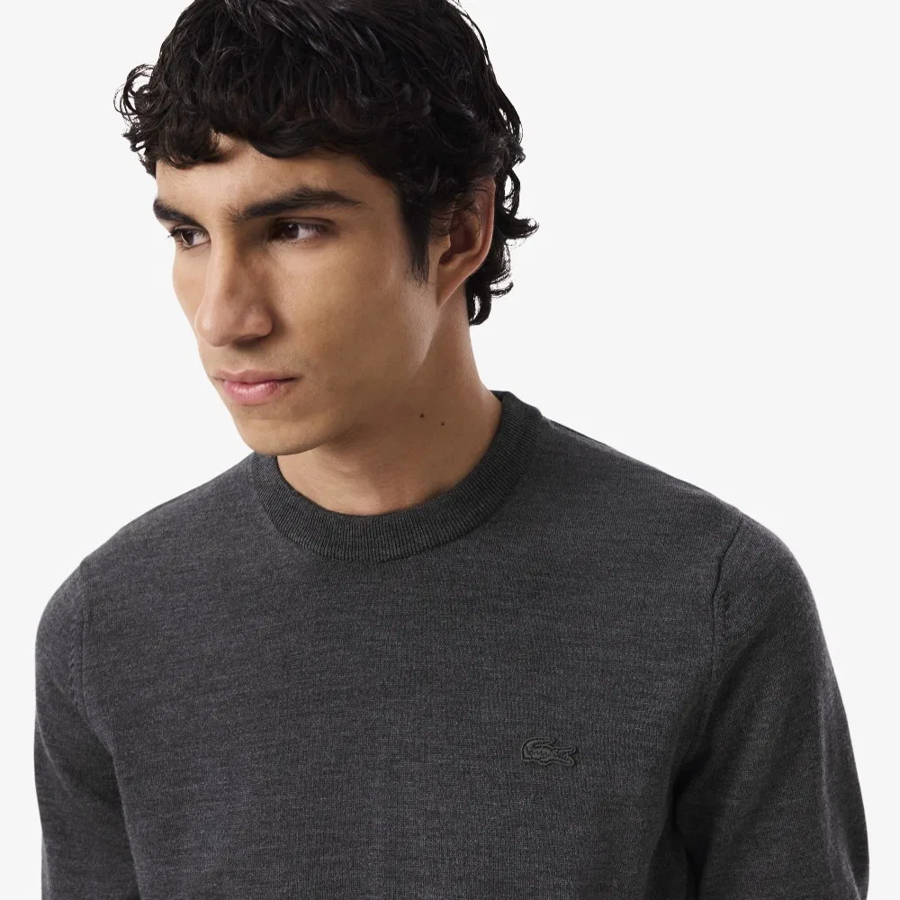 Мужской свитер из мериносовой шерсти с круглым вырезом серого цвета от Lacoste — фото 3